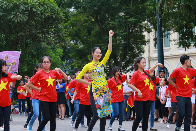 Dàn Hoa hậu cùng hàng ngàn học sinh, sinh viên "Nhảy vì sự tử tế" ảnh 7