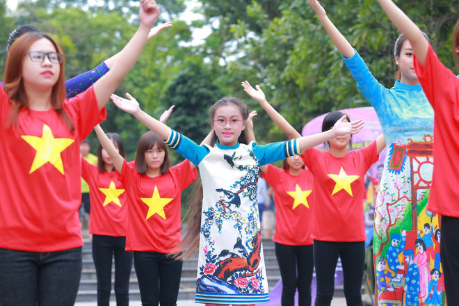 Dàn Hoa hậu cùng hàng ngàn học sinh, sinh viên "Nhảy vì sự tử tế" ảnh 6