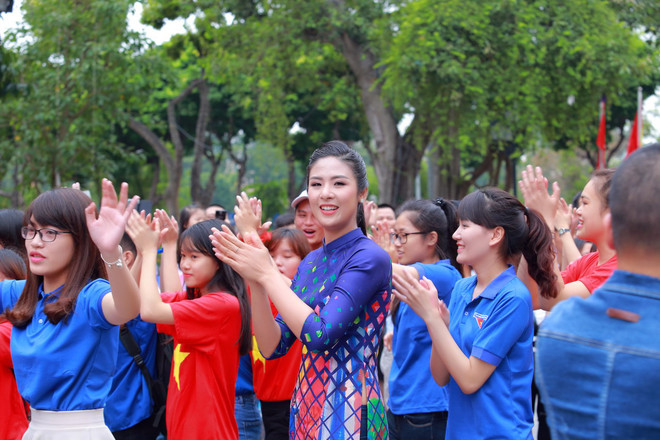Dàn Hoa hậu cùng hàng ngàn học sinh, sinh viên "Nhảy vì sự tử tế" ảnh 9
