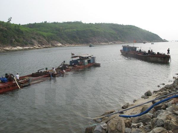 Hút cát trộm trong hồ Dầu Tiếng, một đối tượng bị phạt 203 triệu đồng ảnh 1