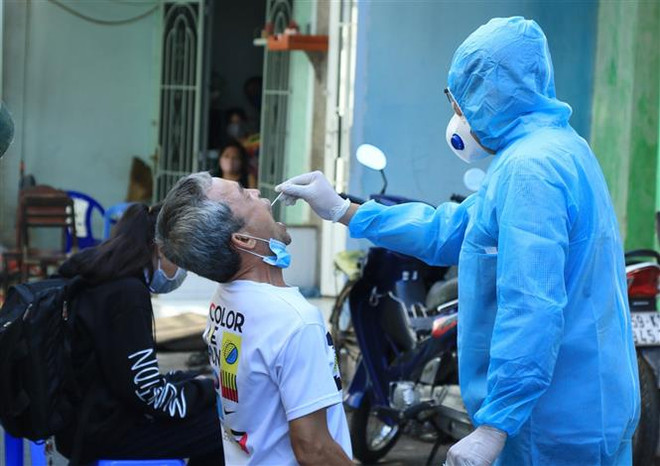 Việt Nam ghi nhận 3 ca mắc mới COVID-19, được cách ly ngay ảnh 1