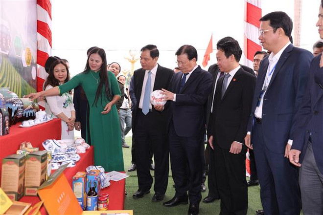 Phó Thủ tướng: 'Phấn đấu không còn huyện trắng xã nông thôn mới' ảnh 2