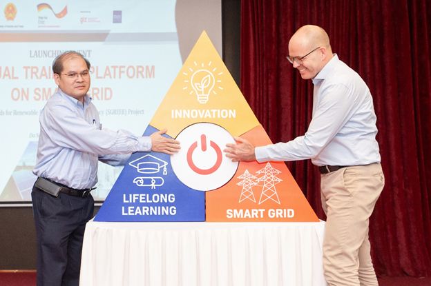 Lần đầu ra mắt nền tảng học trực tuyến về hòa lưới năng lượng tái tạo ảnh 1