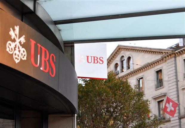 Biểu tượng ngân hàng UBS tại Geneva (Thụy Sĩ), ngày 20/3/2023. (Ảnh: THX/TTXVN) UBS ngừng nhận trợ cấp của chính phủ hỗ trợ tiếp quản Credit Suisse ảnh 1