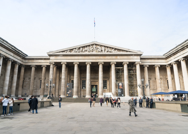 Anh: Bắt giữ đối tượng tình nghi trong vụ đâm dao bên ngoài bảo tàng ảnh 1