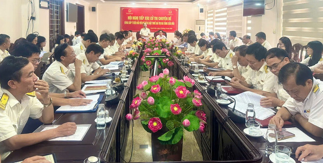 ttxvn_Tiep xuc cu tri thanh hoa.jpg