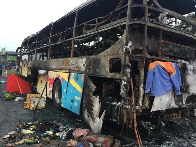 Xe khách giường nằm bốc cháy trong đêm, nhiều tài sản bị thiêu rụi ảnh 1