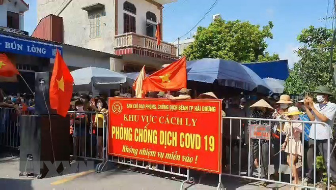 Kết thúc cách ly y tế toàn bộ các cụm dân cư, khu phố trên địa bàn tỉnh Hải Dương. (Ảnh: TTXVN phát) Chuyên gia: 'Việt Nam xử lý thành công làn sóng COVID-19 thứ hai' ảnh 2