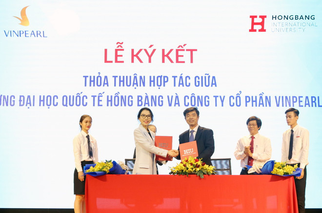 HIU và Vinpearl ký kết hợp tác đào tạo nguồn nhân lực. (Ảnh: Phương Mỹ/Vietnam+) Trường Hồng Bàng khánh thành Khu thực hành du lịch chuẩn quốc tế ảnh 1