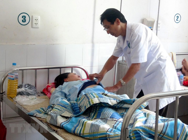 Điều trị, hỗ trợ kịp thời 12 du khách nước ngoài nghi ngộ độc thức ăn ảnh 1