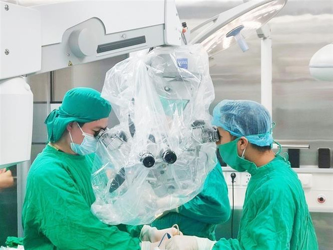 Thanh Hóa: Phẫu thuật thành công khối u não phức tạp bằng kính vi phẫu ảnh 1