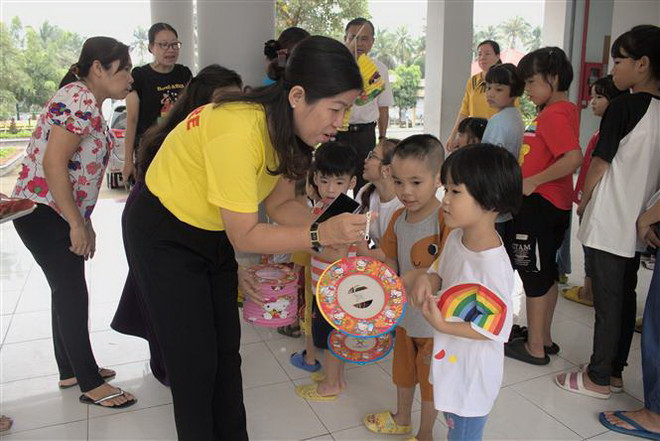 Lan tỏa yêu thương, thắp sáng ước mơ cho trẻ em khó khăn dịp Trung Thu ảnh 2