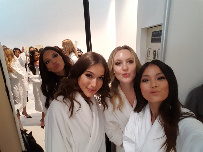 Quán quân Mâu Thủy chính thức “tấn công” thị trường thời trang Hoa Kỳ ảnh 2