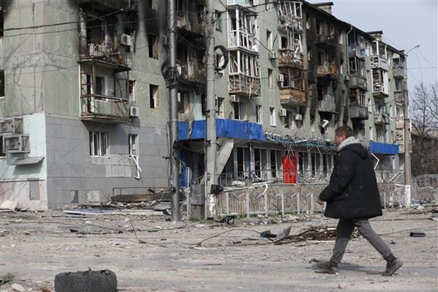 Tòa nhà bị hư hại do xung đột tại Mariupol, Ukraine. (Ảnh: THX/TTXVN) Ngân hàng Thế giới giải ngân thêm 500 triệu USD cho Ukraine ảnh 1