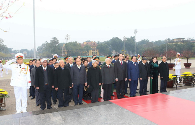 Lãnh đạo Đảng, Nhà nước vào Lăng viếng Chủ tịch Hồ Chí Minh ảnh 1