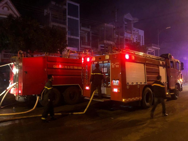 Đắk Lắk: Lửa thiêu rụi 45 kiốt ở chợ trung tâm huyện Ea Kar ảnh 1