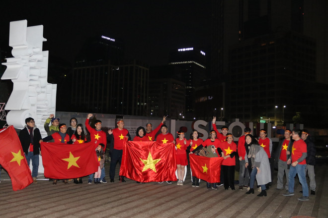 Cảm xúc của người hâm mộ tại quê hương huấn luyện viên Park Hang-seo ảnh 2