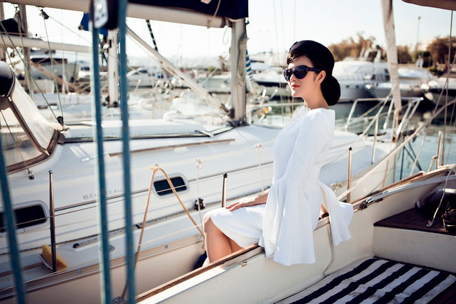 “Tiểu thư” Lý Nhã Kỳ đầy quyến rũ trên du thuyền lộng lẫy ảnh 1