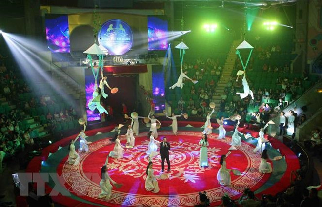 Thủ tướng trả lời về thang bảng lương, tuổi nghỉ hưu của nghệ sỹ ảnh 1