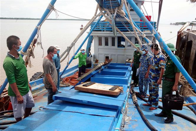 Sóc Trăng: Phát hiện vụ vận chuyển 40.000 lít dầu không rõ nguồn gốc ảnh 1