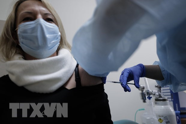 'Tiêm đồng thời vaccine ngừa COVID-19 và phòng cúm mùa là an toàn' ảnh 1