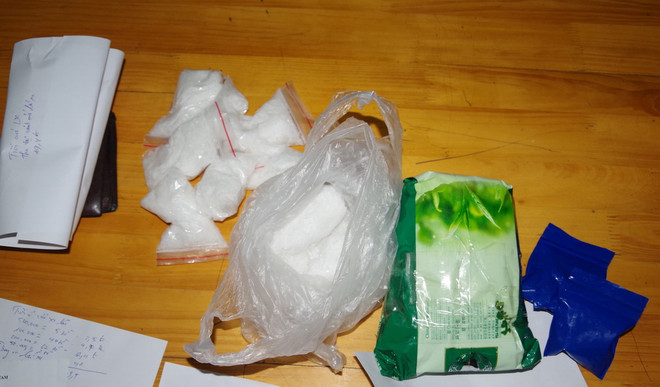 Hà Nam: Tạm giữ 4 đối tượng vận chuyển hơn 1,7kg ma túy đá ảnh 1