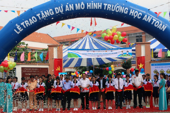 Bàn giao mô hình trường học an toàn thứ hai tại Việt Nam ảnh 1