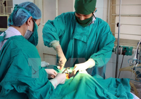 Cứu sống một bệnh nhi mắc bệnh hiếm gặp, đau bụng dữ dội ảnh 1