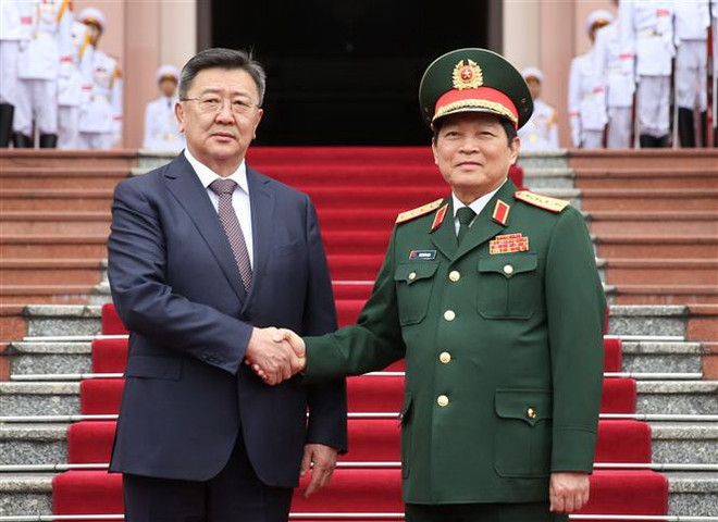 Bộ trưởng Bộ Quốc phòng Mông Cổ thăm chính thức Việt Nam ảnh 1