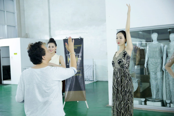 Cùng nhan sắc Việt đột nhập “lò” đào tạo hoa hậu nổi tiếng thế giới ảnh 15