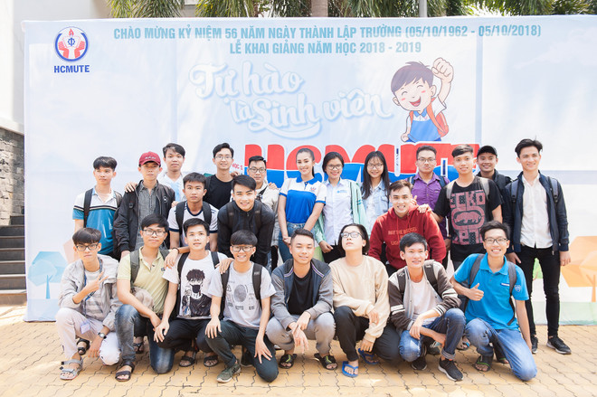 Ngày đầu tiên đến trường đại học của Hoa hậu Trần Tiểu Vy ảnh 17