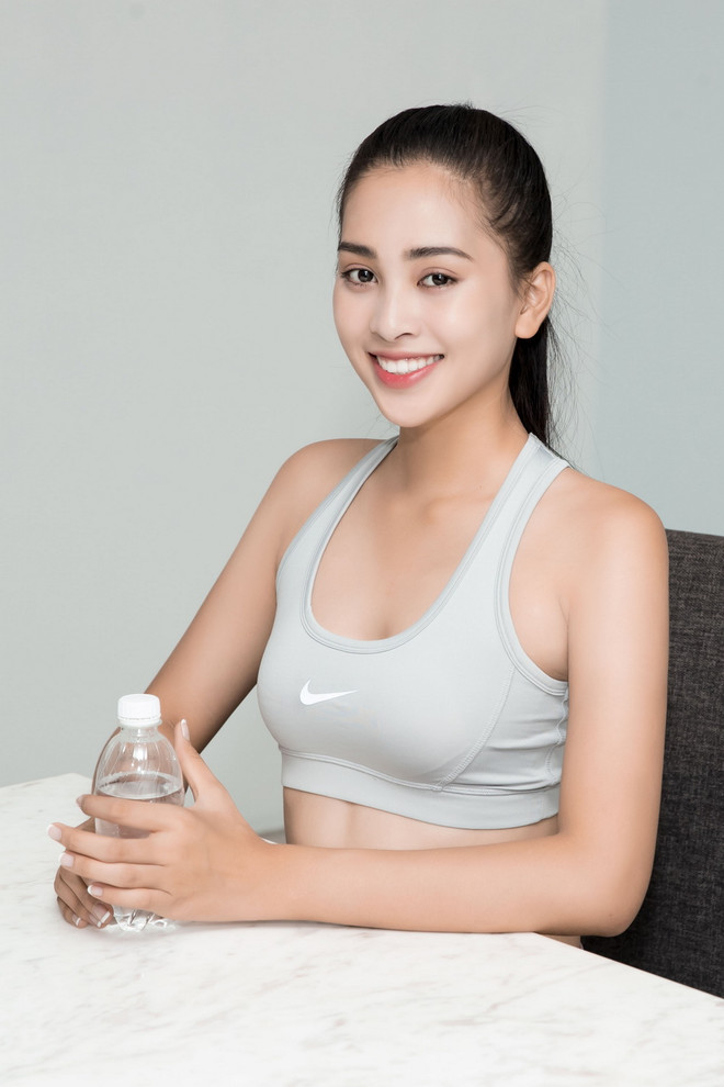 Ngắm thân hình gợi cảm của Hoa hậu Trần Tiểu Vy trong phòng tập ảnh 8