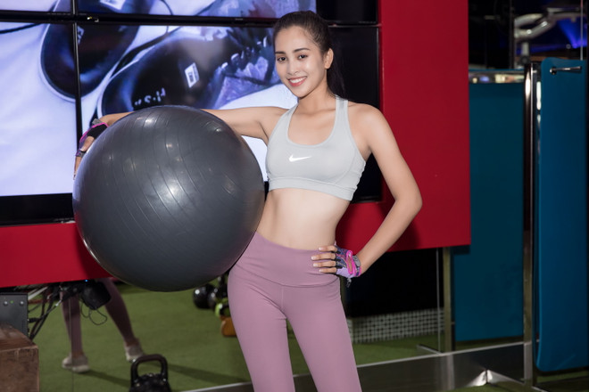 Ngắm thân hình gợi cảm của Hoa hậu Trần Tiểu Vy trong phòng tập ảnh 4