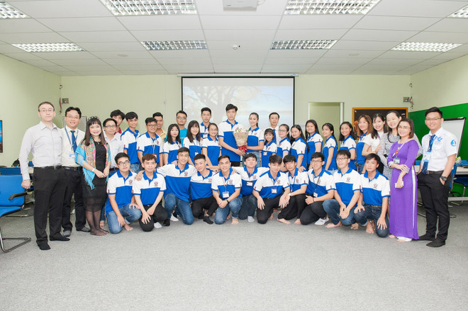 Ngày đầu tiên đến trường đại học của Hoa hậu Trần Tiểu Vy ảnh 20