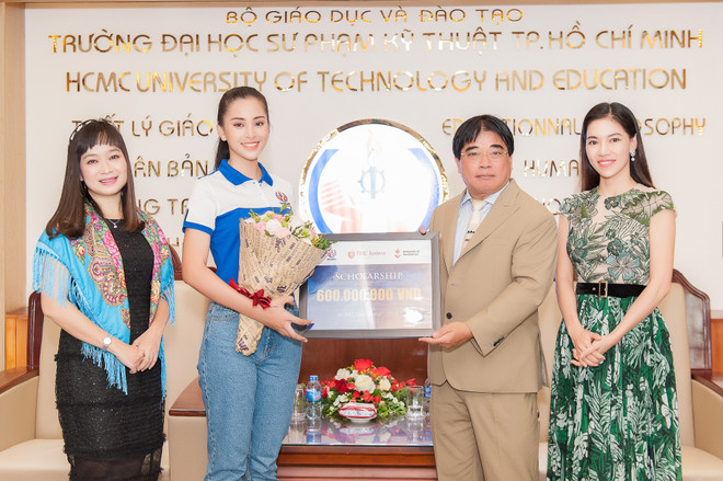Ngày đầu tiên đến trường đại học của Hoa hậu Trần Tiểu Vy ảnh 5