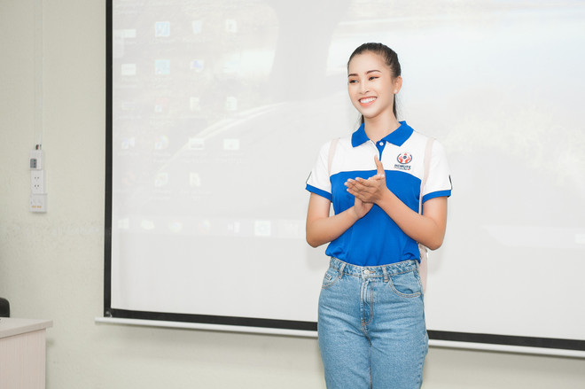 Ngày đầu tiên đến trường đại học của Hoa hậu Trần Tiểu Vy ảnh 7