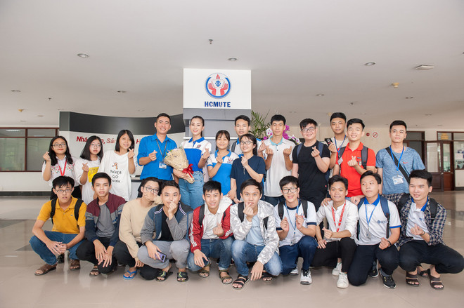 Ngày đầu tiên đến trường đại học của Hoa hậu Trần Tiểu Vy ảnh 18