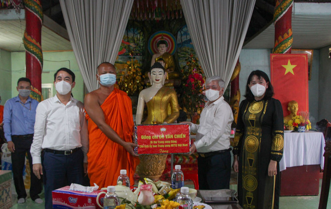 Chủ tịch Ủy ban Trung ương MTTQ chúc Tết Chôl Chnăm Thmây ở Hậu Giang ảnh 1