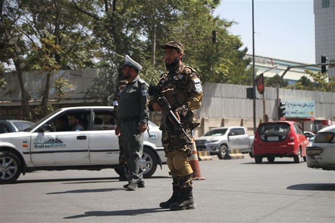 Lực lượng Taliban gác trên một đường phố ở Kabul, Afghanistan, ngày 8/9/2021. (Ảnh: THX/TTXVN) Vai trò của Kazakhstan trong hoạt động hỗ trợ tái thiết Afghanistan ảnh 1