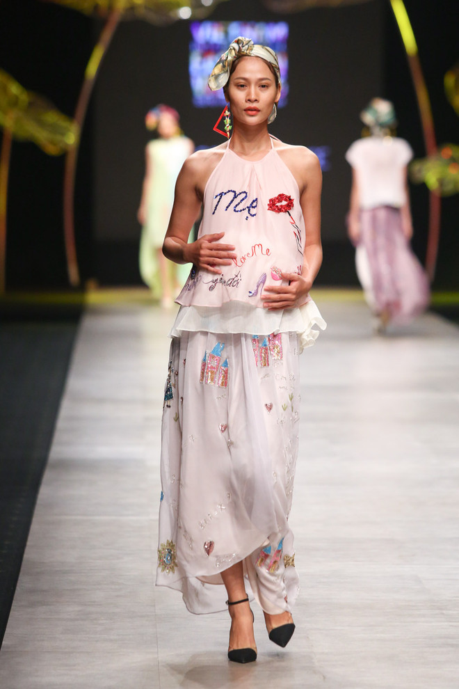 Nhà thiết kế Thủy Nguyễn gây bão với bộ sưu tập cho bà bầu độc đáo ảnh 7