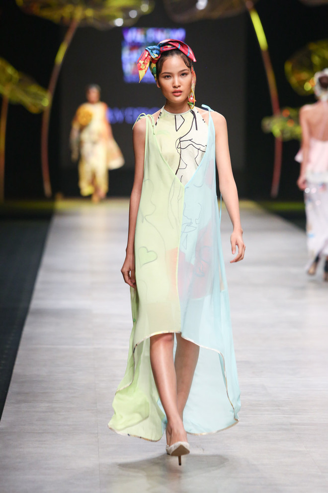 Nhà thiết kế Thủy Nguyễn gây bão với bộ sưu tập cho bà bầu độc đáo ảnh 9