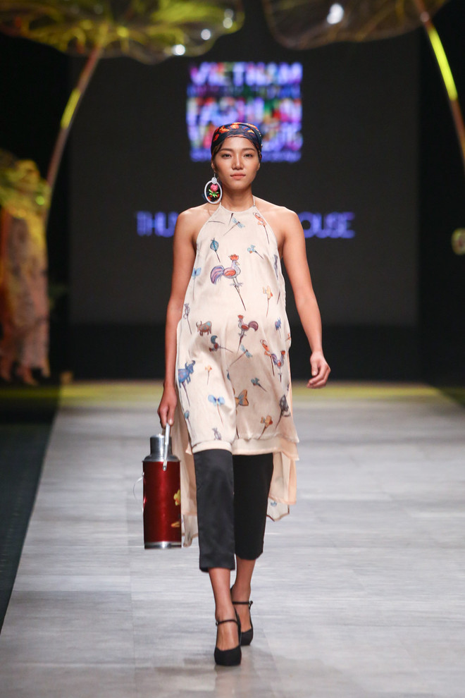 Nhà thiết kế Thủy Nguyễn gây bão với bộ sưu tập cho bà bầu độc đáo ảnh 19