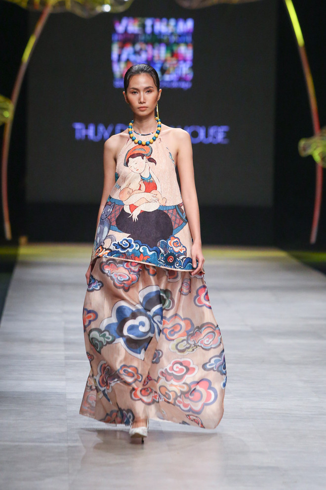 Nhà thiết kế Thủy Nguyễn gây bão với bộ sưu tập cho bà bầu độc đáo ảnh 23