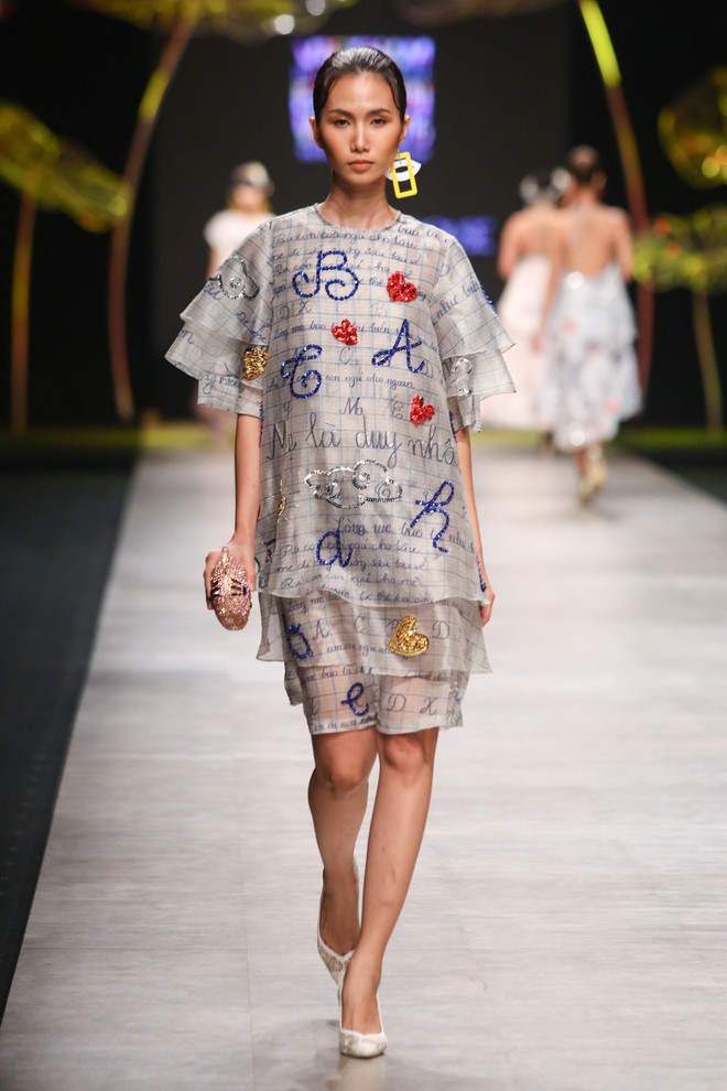 Nhà thiết kế Thủy Nguyễn gây bão với bộ sưu tập cho bà bầu độc đáo ảnh 4