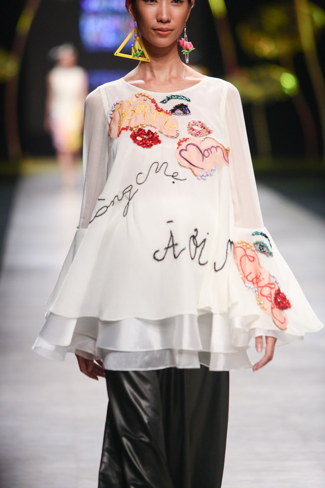 Nhà thiết kế Thủy Nguyễn gây bão với bộ sưu tập cho bà bầu độc đáo ảnh 12