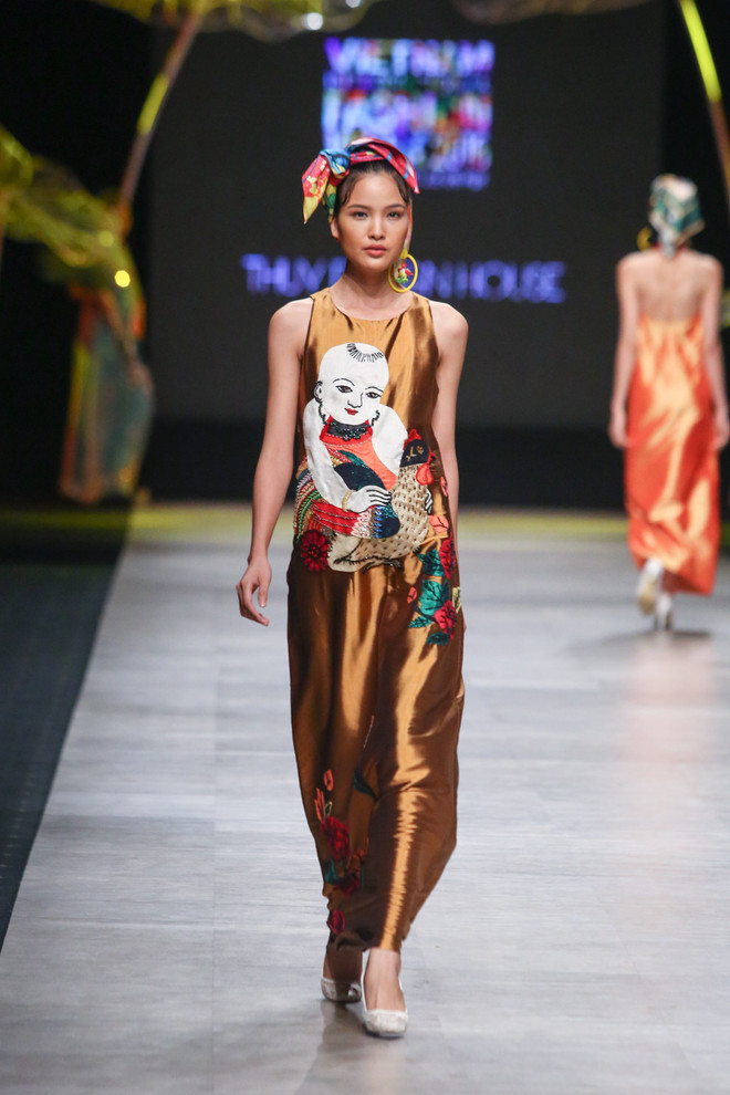 Nhà thiết kế Thủy Nguyễn gây bão với bộ sưu tập cho bà bầu độc đáo ảnh 27