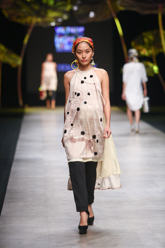 Nhà thiết kế Thủy Nguyễn gây bão với bộ sưu tập cho bà bầu độc đáo ảnh 18