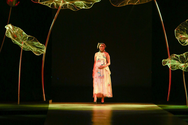 Nhà thiết kế Thủy Nguyễn gây bão với bộ sưu tập cho bà bầu độc đáo ảnh 1