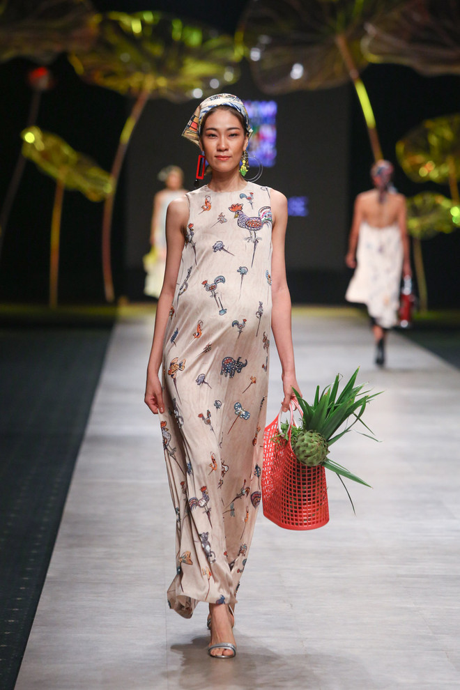 Nhà thiết kế Thủy Nguyễn gây bão với bộ sưu tập cho bà bầu độc đáo ảnh 20