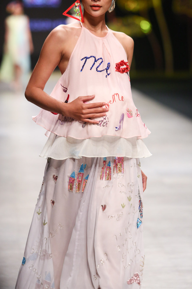 Nhà thiết kế Thủy Nguyễn gây bão với bộ sưu tập cho bà bầu độc đáo ảnh 8